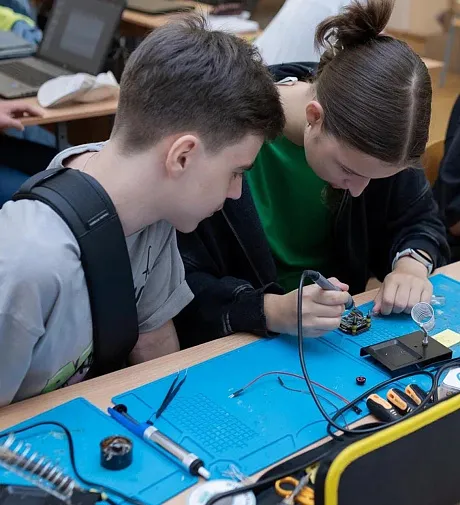 Учащиеся из Петербурга изучили устройство беспилотных летательных аппаратов