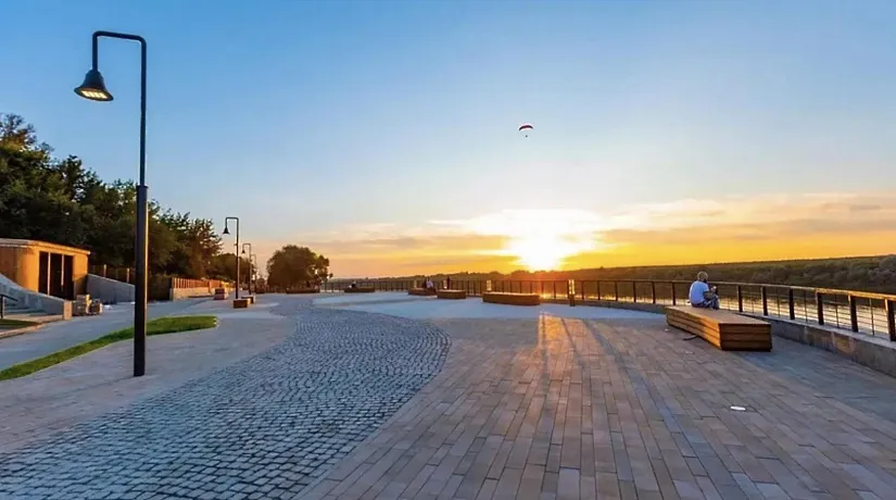 В городе Кашире Московской области благоустроили набережную реки Оки