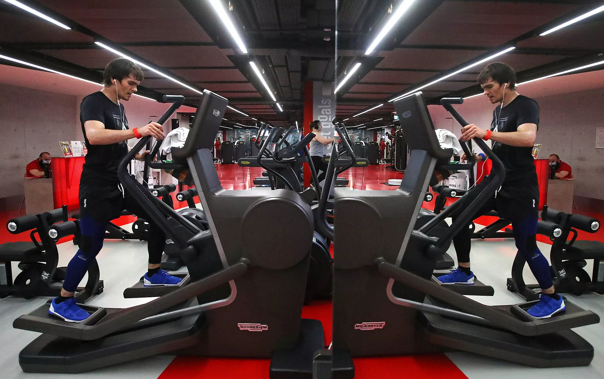 Спорт нк 42. Фитнес оборудование. Фитнес индустрии в России 2022. Фитнес оборудование фон. Первый фитнес.