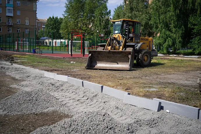 В Юрге Кузбасса завершается благоустройство стадиона школы № 10